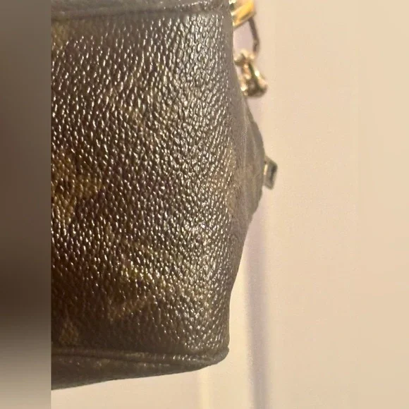 Louis Vuitton Monogram Trousse Toilette 28 Crossbody - Picture 6 of 15